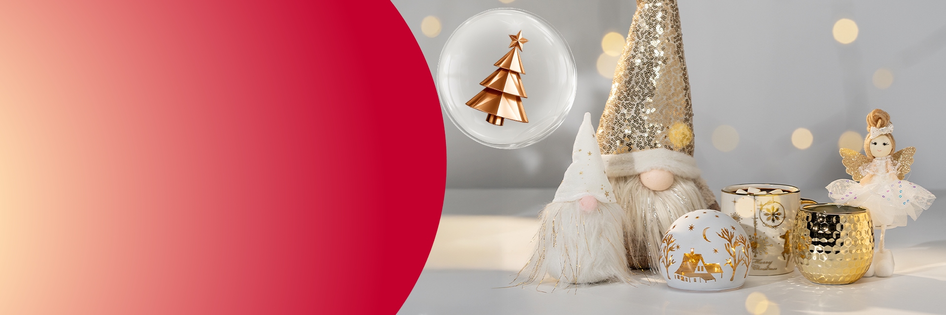 Złote i białe dekoracje świąteczne: skrzaty, bombki i świecznik w eleganckim stylu – stwórz magiczny klimat na Święta. Produkty dostępne w drogerii Rossmann.