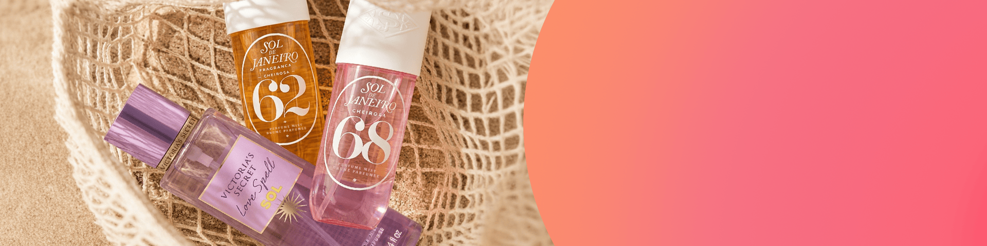 Mgiełki zapachowe Sol de Janeiro Cheirosa 62, Cheirosa 68 i Victoria's Secret Love Spell Sol na piasku w plażowej siatce. Odkryj letnie zapachy i wybierz ulubioną mgiełkę.